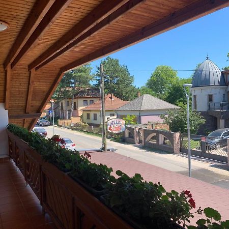 Hableany Etterem, Pizzeria Es Vendeghaz Acomodação com café da manhã Balatonmáriafürdő Exterior foto