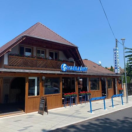 Hableany Etterem, Pizzeria Es Vendeghaz Acomodação com café da manhã Balatonmáriafürdő Exterior foto