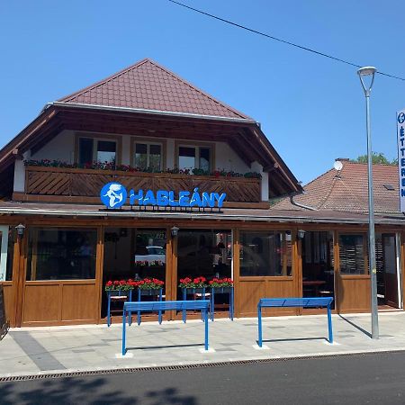 Hableany Etterem, Pizzeria Es Vendeghaz Acomodação com café da manhã Balatonmáriafürdő Exterior foto