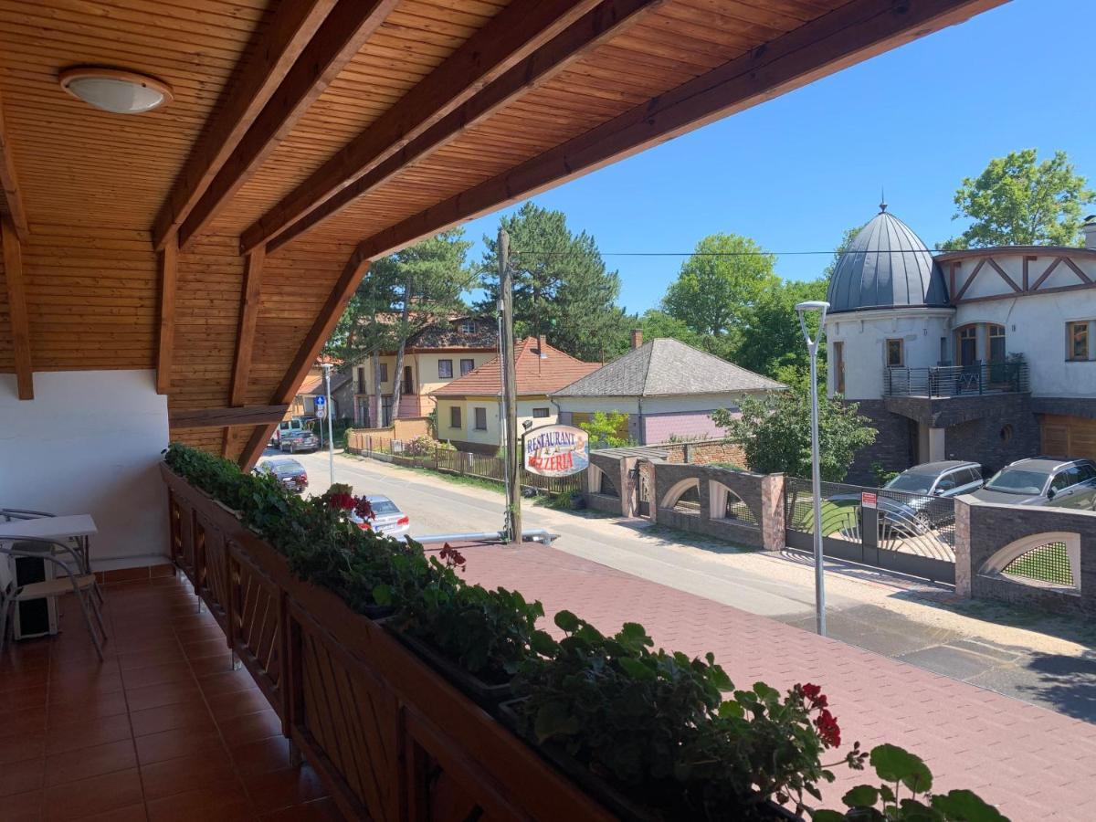 Hableany Etterem, Pizzeria Es Vendeghaz Acomodação com café da manhã Balatonmáriafürdő Exterior foto